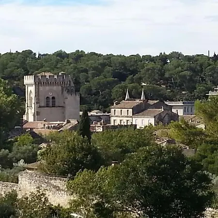 Holiday home Maison Independante Climatisee Dans Quartier Calme Villeneuve-les-Avignon