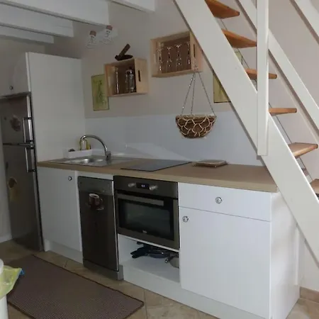 Maison Independante Climatisee Dans Quartier Calme *